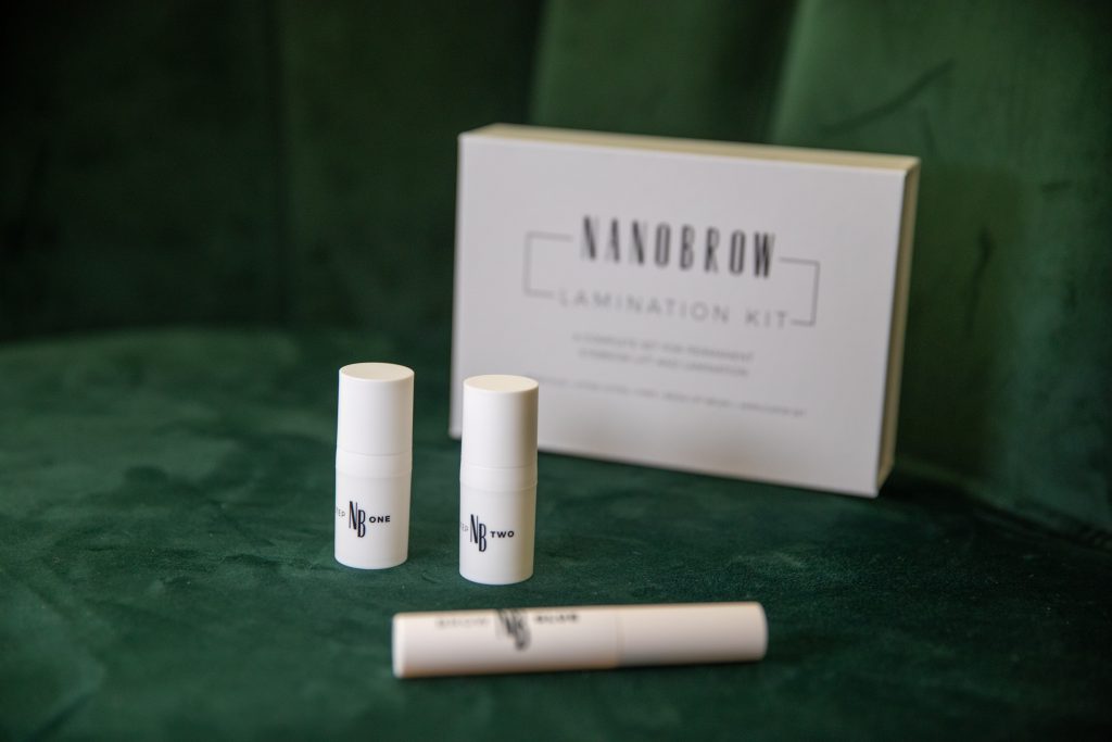 set practic de lifting și de laminare a sprâncenelor