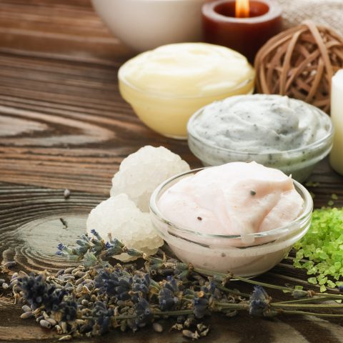 Merită să folosim cosmetice naturale? De ce?