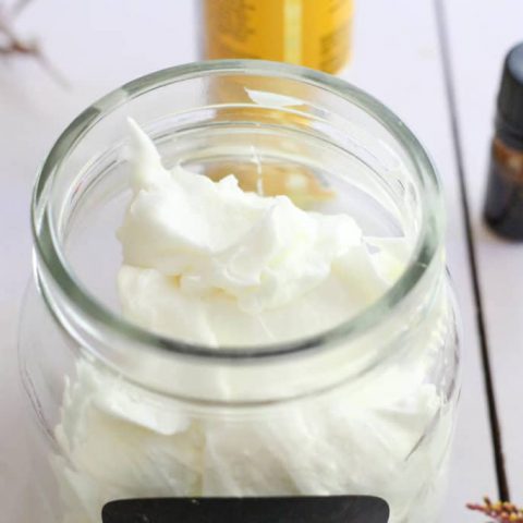 D.I.Y.: Cremă de corp pentru combaterea vergeturilor