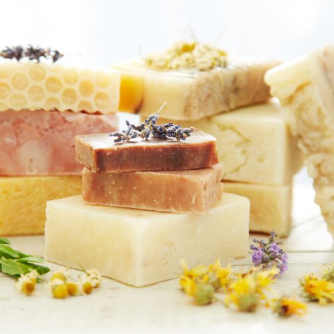 Săpun DIY – Rutină Tradițională de Îngrijire a Pielii