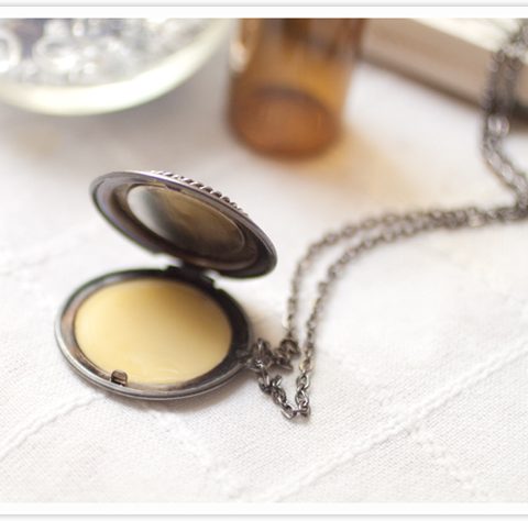 DIY – Cum se prapară parfumul solid acasă?