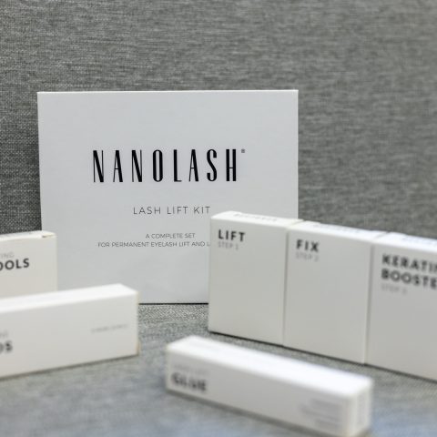 Am laminat genele fără ajutorul unui cosmetician cu Kitul Nanolash Lash Lift. Am reușit?